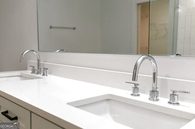 Building Photo - 230 18th St NW