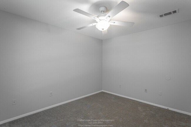 Building Photo - 900 Mountain Creek Rd