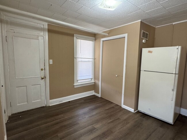 Building Photo - 209 Reno Ave