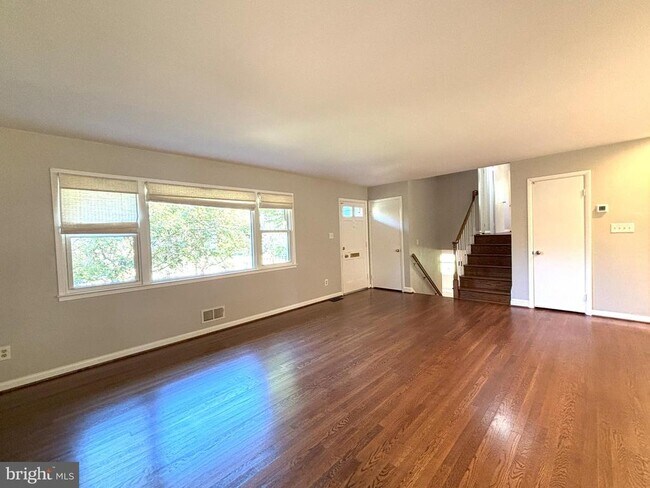 Building Photo - 7107 Tyndale St
