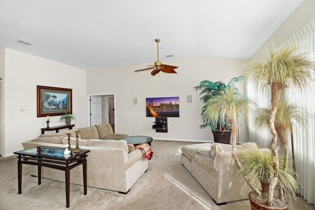 Building Photo - Triano Seasonal Condo for Rent