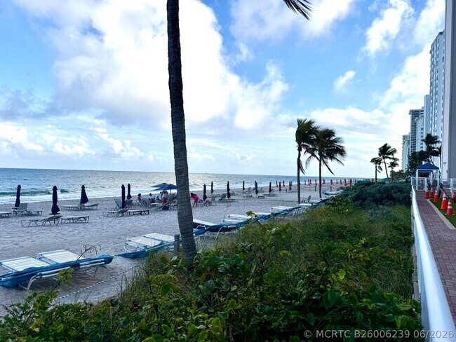 Building Photo - 3850 Galt Ocean Dr