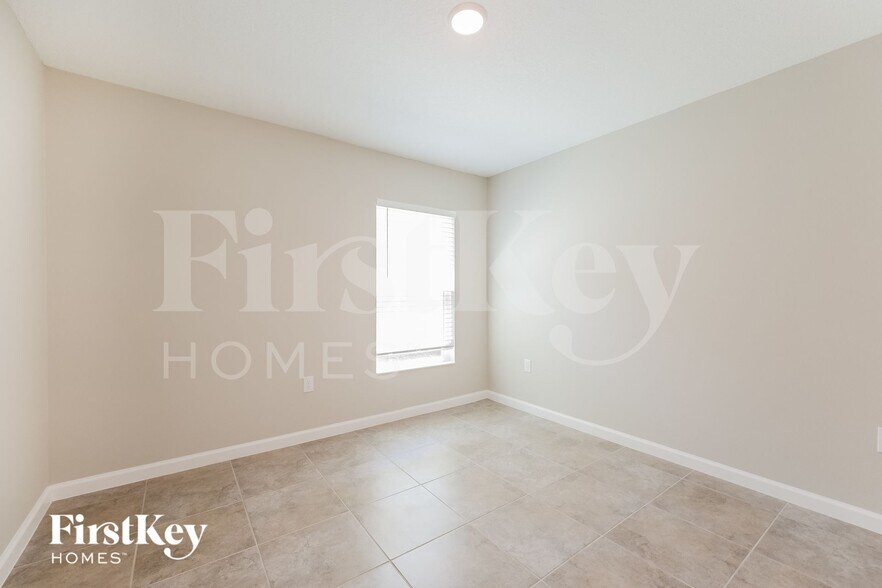 Building Photo - 615 Lindbergh Wy