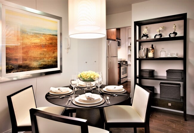 Interior Photo - The Wimbledon