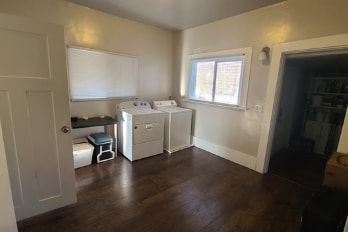 Washer and dryer is different, much nicer - 846 N 600 W