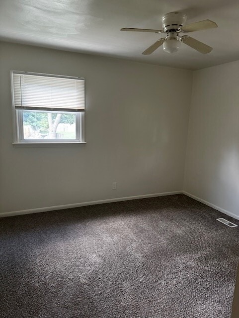 Building Photo - 3115 Holiday Dr