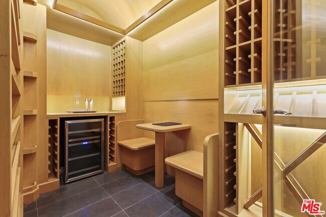 Building Photo - 1719 Appian Wy