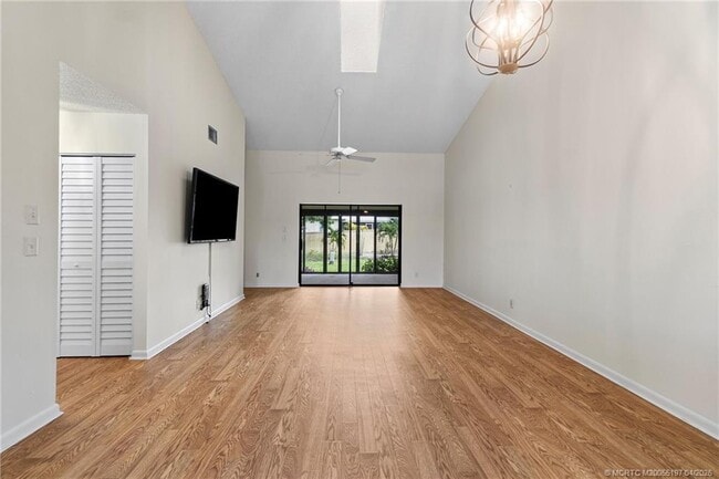 Building Photo - 7711 SE Sugar Sand Cir