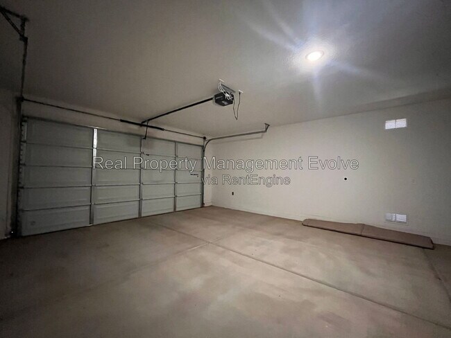 Building Photo - 4617 S 108th Ave