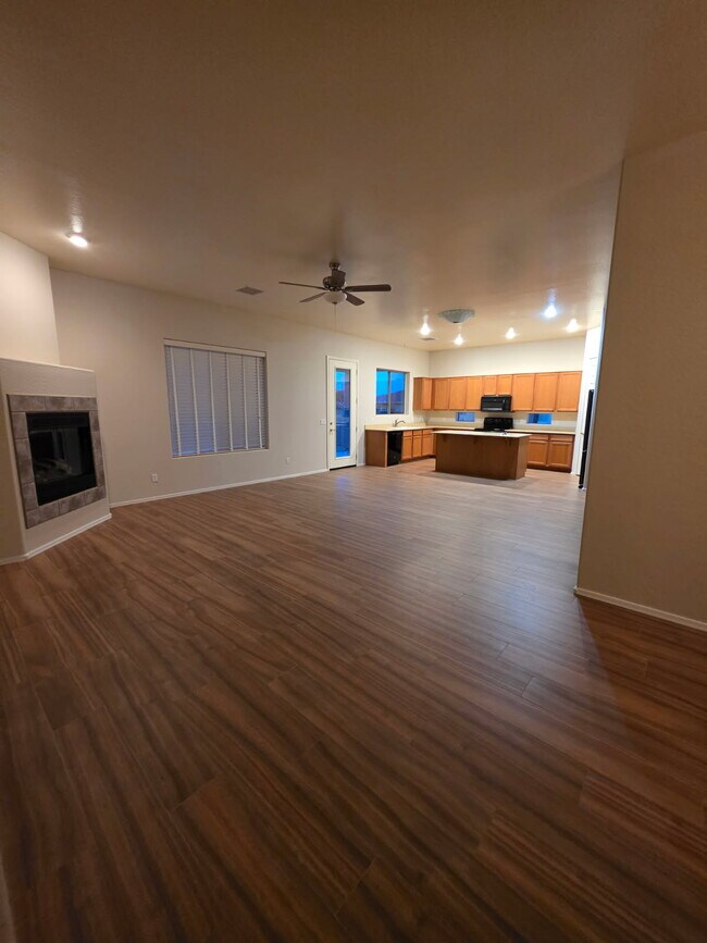 Building Photo - 5649 N Bentley Ct