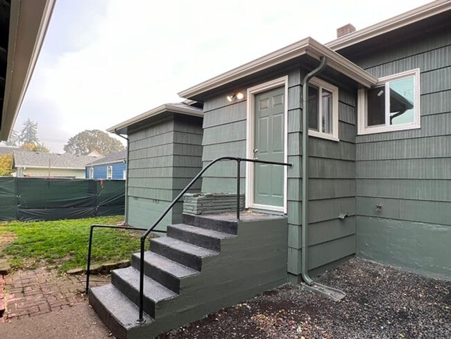 Building Photo - 2Bd/1Ba Single Story House w/ Basement - A...