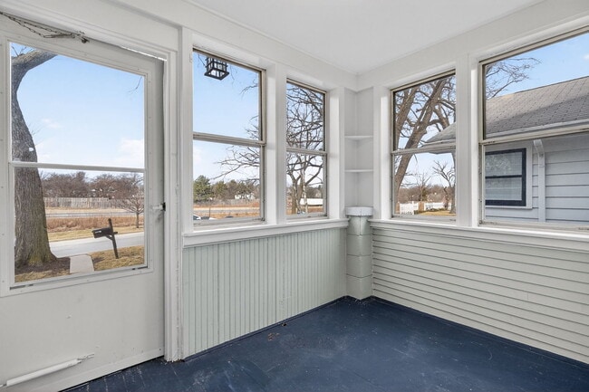 Building Photo - 741 S Jackson St