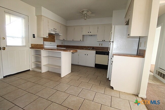 Building Photo - 803 Michelle Dr