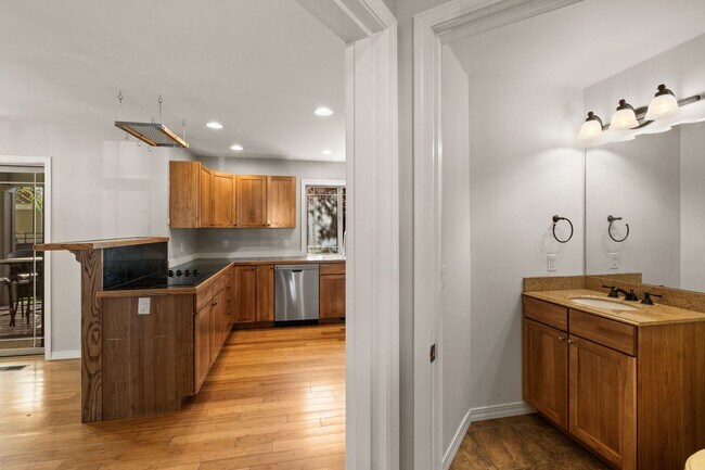 Building Photo - Spacious 3-Bedroom Home in Sought-After Valley West