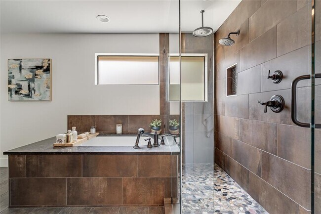 Building Photo - 2502 Spring Creek Dr
