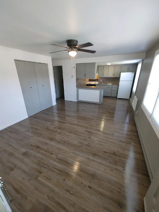 Building Photo - 5 Orchard Park