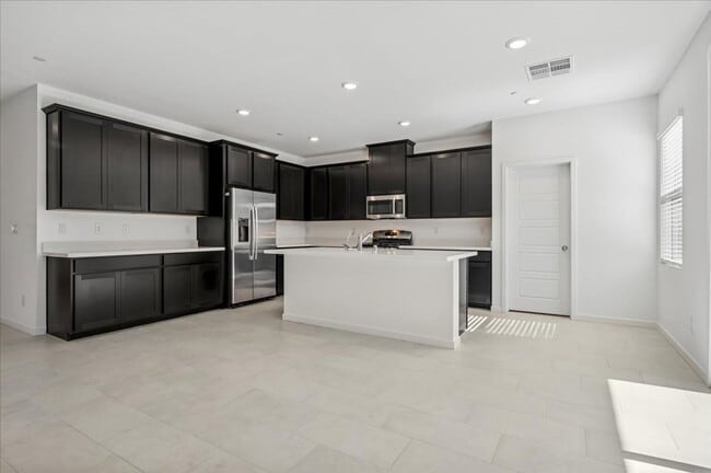 Building Photo - Beautiful New Home in Black Mountain Planned Community