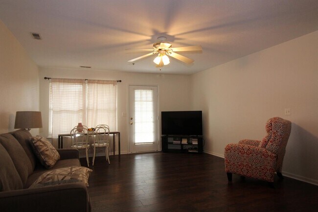 Building Photo - 1396 Heatherwood Ln