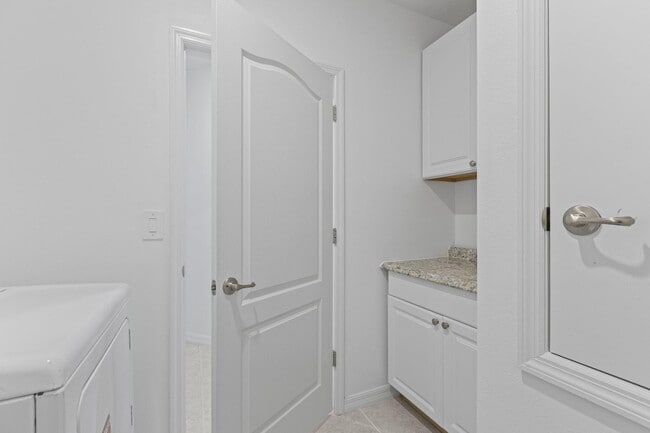 Building Photo - 681 SW Millard Dr