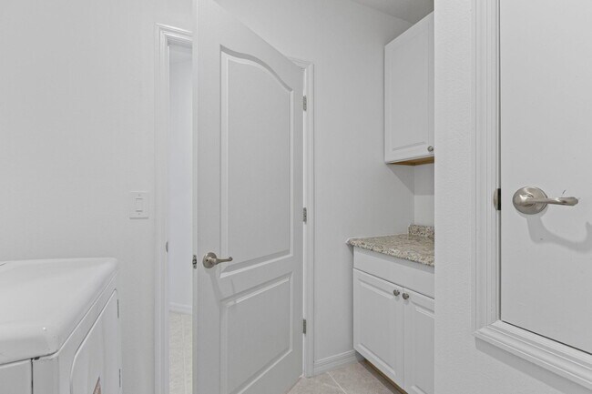 Building Photo - 681 SW Millard Dr