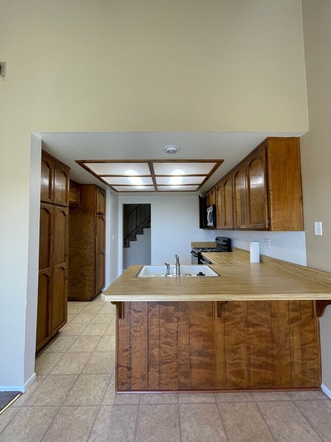 Building Photo - Mesa Circle Drive Townhouse with Loft!