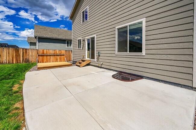 Building Photo - $2,300.00, 3 Beds, 2.5 Baths, Single Famil...