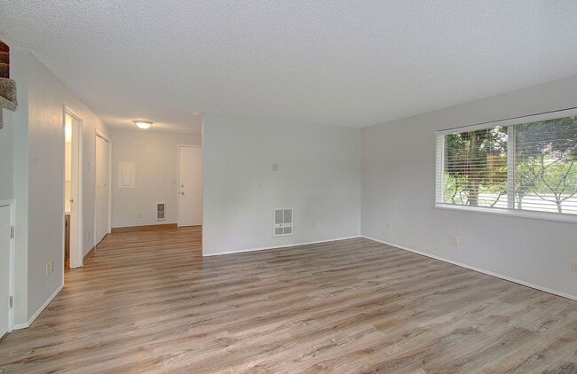 Building Photo - Heigh 710-712