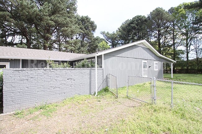 Building Photo - 5130 Queen Elizabeth Fwy