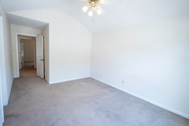 Building Photo - 2833 Parkway Close