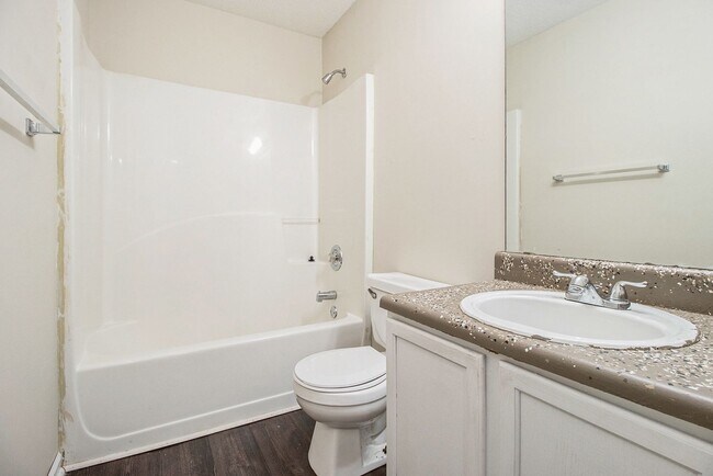 Building Photo - 3 bdrm, 2.5 bath in Decatur