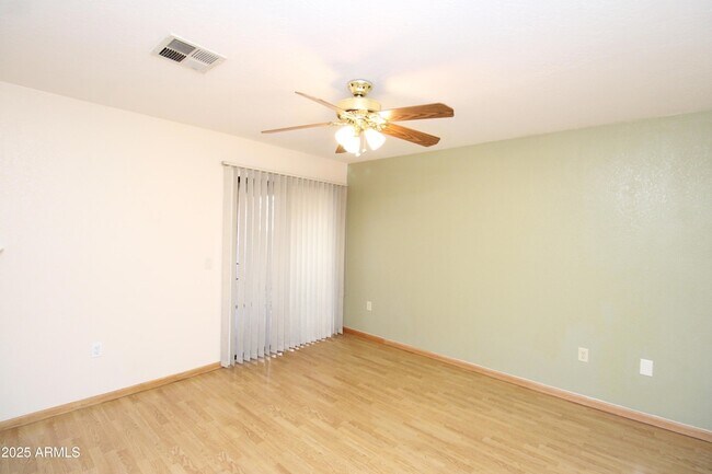 Building Photo - 602 N Cobblestone St