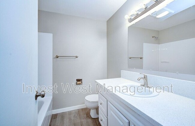 Building Photo - 224 NW 12th Ave