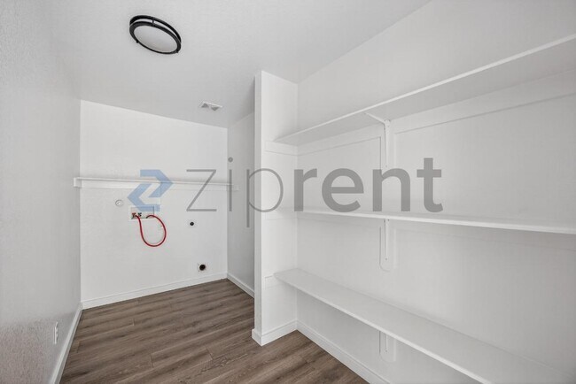Building Photo - 10707 Shaenview