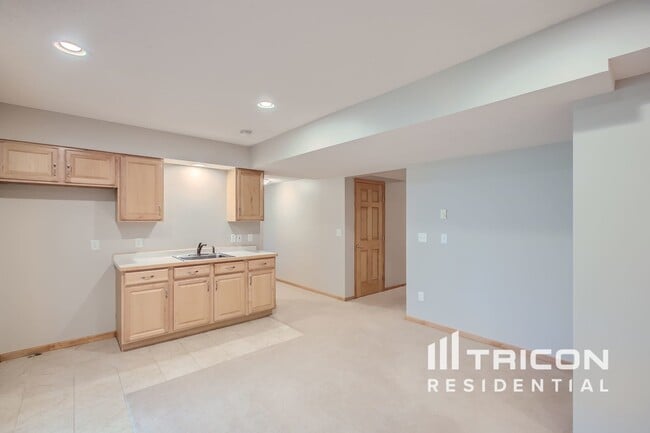 Building Photo - 3470 Olive Ln N