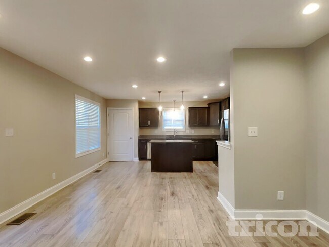 Building Photo - 189 Bonnell Dr