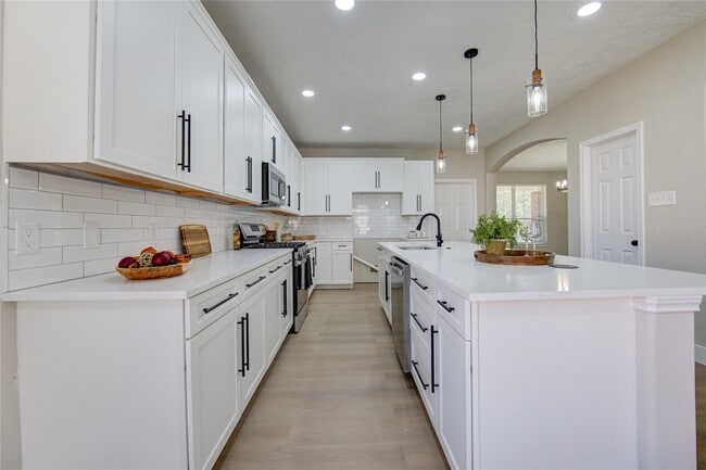 Building Photo - 5512 Canyon Bluff Ln