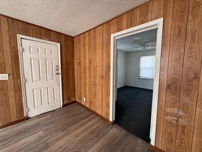 Building Photo - 930 18th St