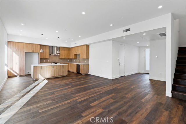 Building Photo - 12300 Oxnard St