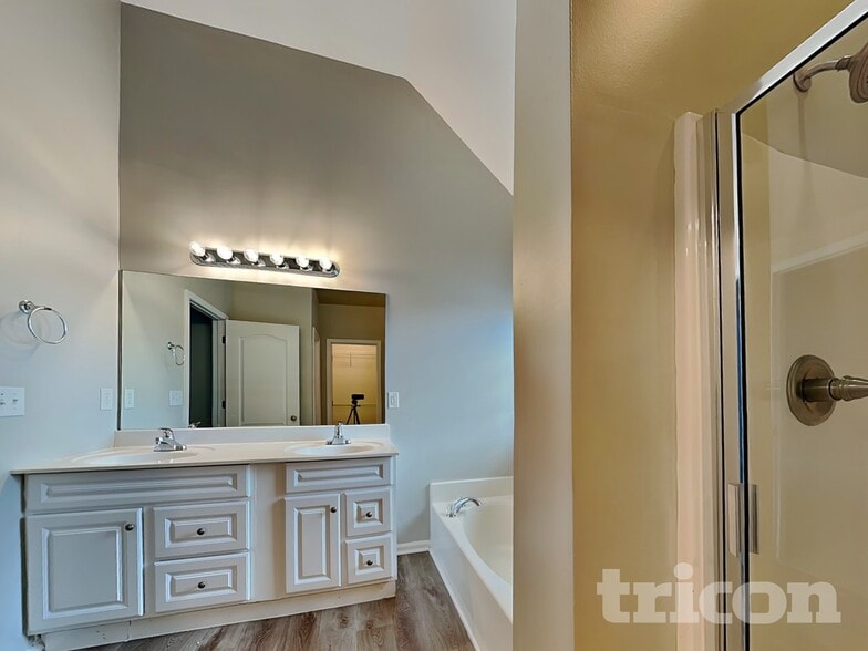 Building Photo - 2940 Emerald Springs Dr