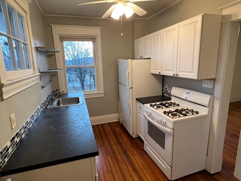 Kitchen - 1613 Buena Vista St