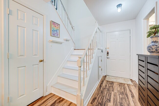 Building Photo - 2241 Lovedale Ln