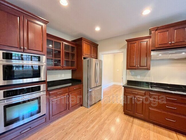 Building Photo - 1610 Hixson Pike