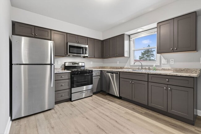 Building Photo - 115 Colonial Pkwy