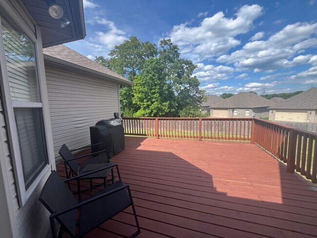Building Photo - New Listing!