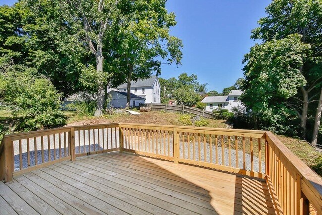 Building Photo - 77 Rock Glen Rd