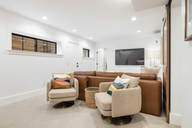 Building Photo - 2453 4th Ave W