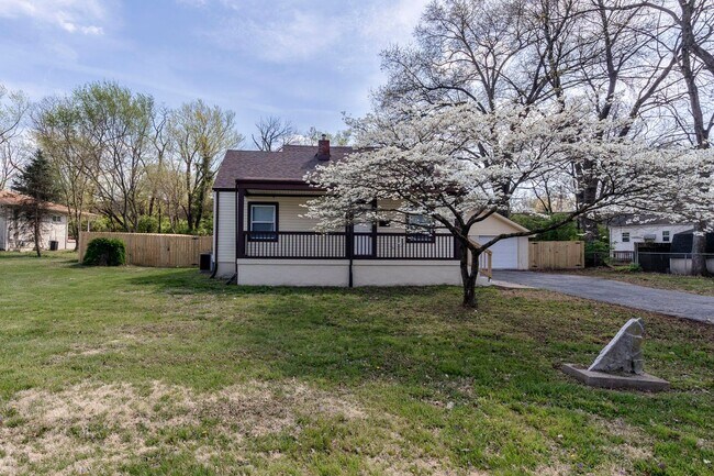 Building Photo - 2220 Auburn Dr