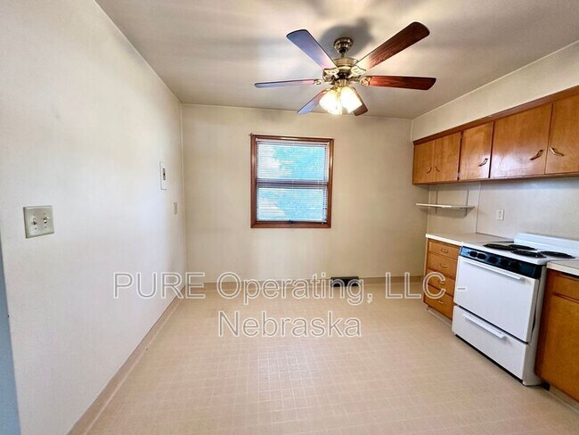 Building Photo - 2205 Lindyview Rd