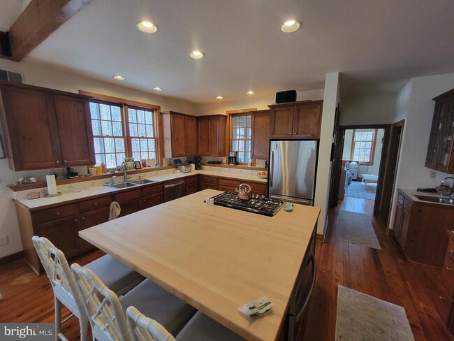 Building Photo - 14 Barberry Ln