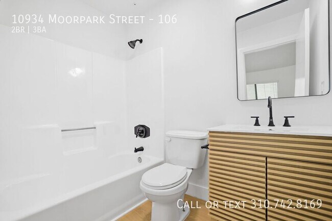 Building Photo - 10934 Moorpark St